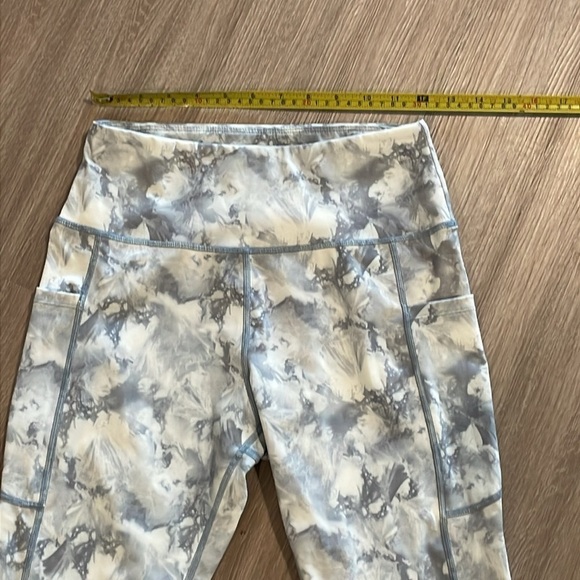 UURUN Women’s Leggings Small Grey & White Tie Dye Cropped Workout Athleisure - Picture 8 of 14